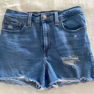 LEVI Women’s high rise Jean shorts